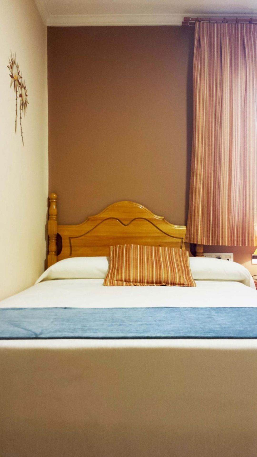 Escritorio, insonorización, wifi gratis y ropa de cama 