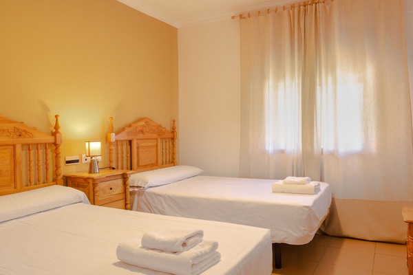 Desk, soundproofing, free WiFi, bed sheets