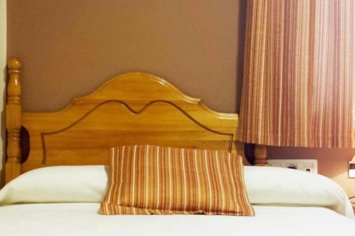 Escritorio, insonorización, wifi gratis y ropa de cama 