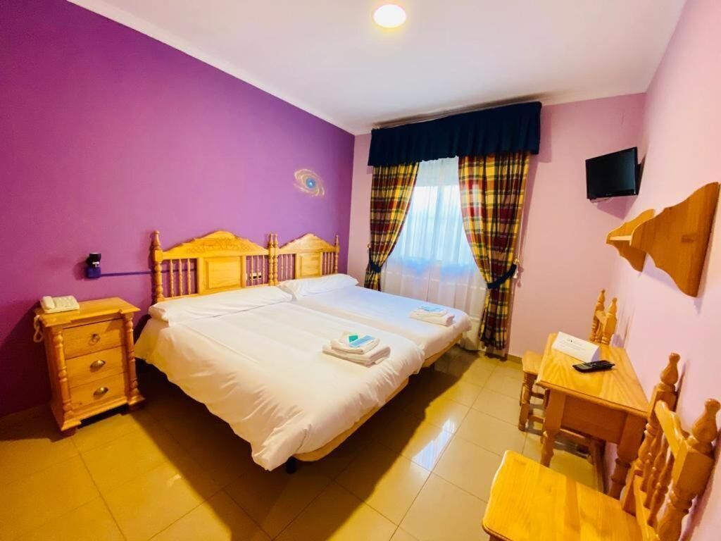Escritorio, insonorización, wifi gratis y ropa de cama 