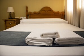 Comfort Double or Twin Room | Desk, soundproofing, free WiFi, bed sheets