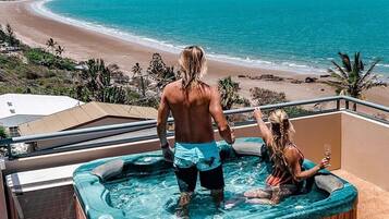 3 Bedroom Penthouse | 1 kamar tidur, seprai premium, dan setrika/meja setrika