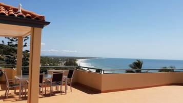 2 Bedroom Premium Apartment | Teras/patio