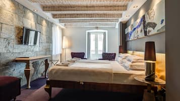 King Suite with Balcony | 5 bedrooms, down comforters, memory foam beds, minibar