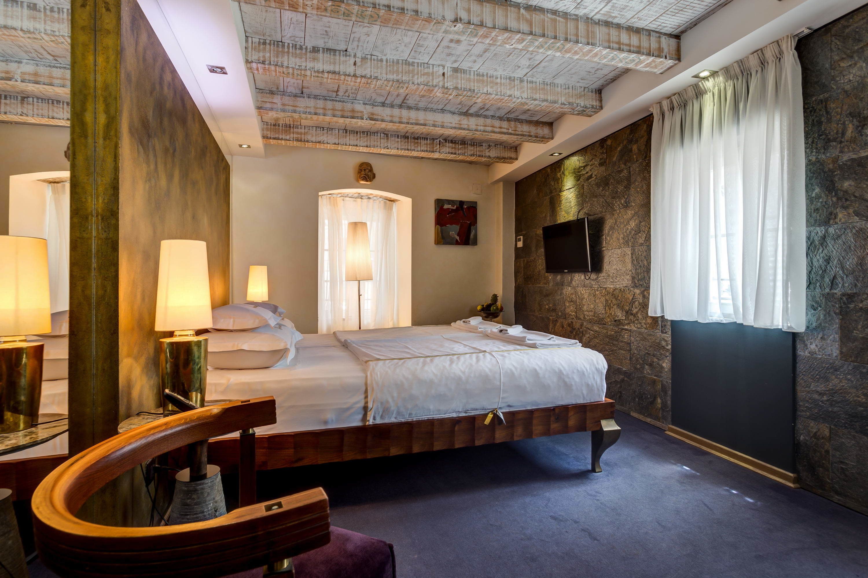 deluxe double room, 1 queen bed | down duvets, memory-foam beds, minibar, in-room safe