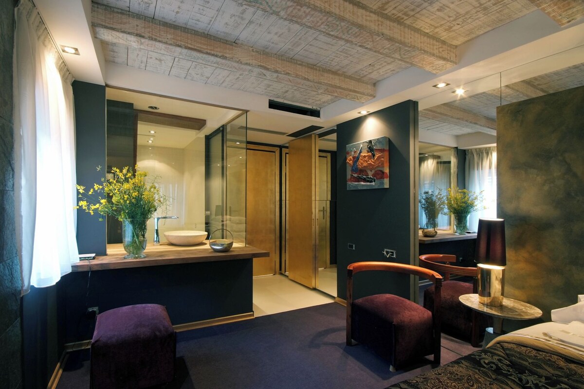 5 bedrooms, down comforters, memory foam beds, minibar