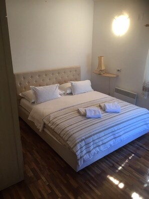 Ropa de cama de alta calidad, colchones Select Comfort y escritorio 