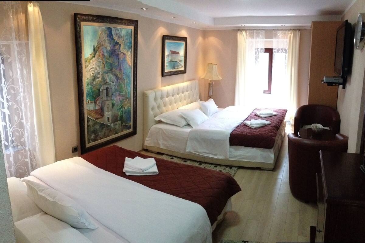 Comfort Triple Suite with 1 Double Bed and 1 Single Bed | Premium bedding, Select Comfort beds, desk, blackout drapes