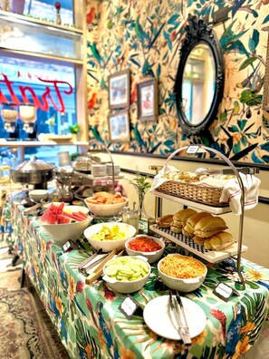 Desayuno estilo bufé