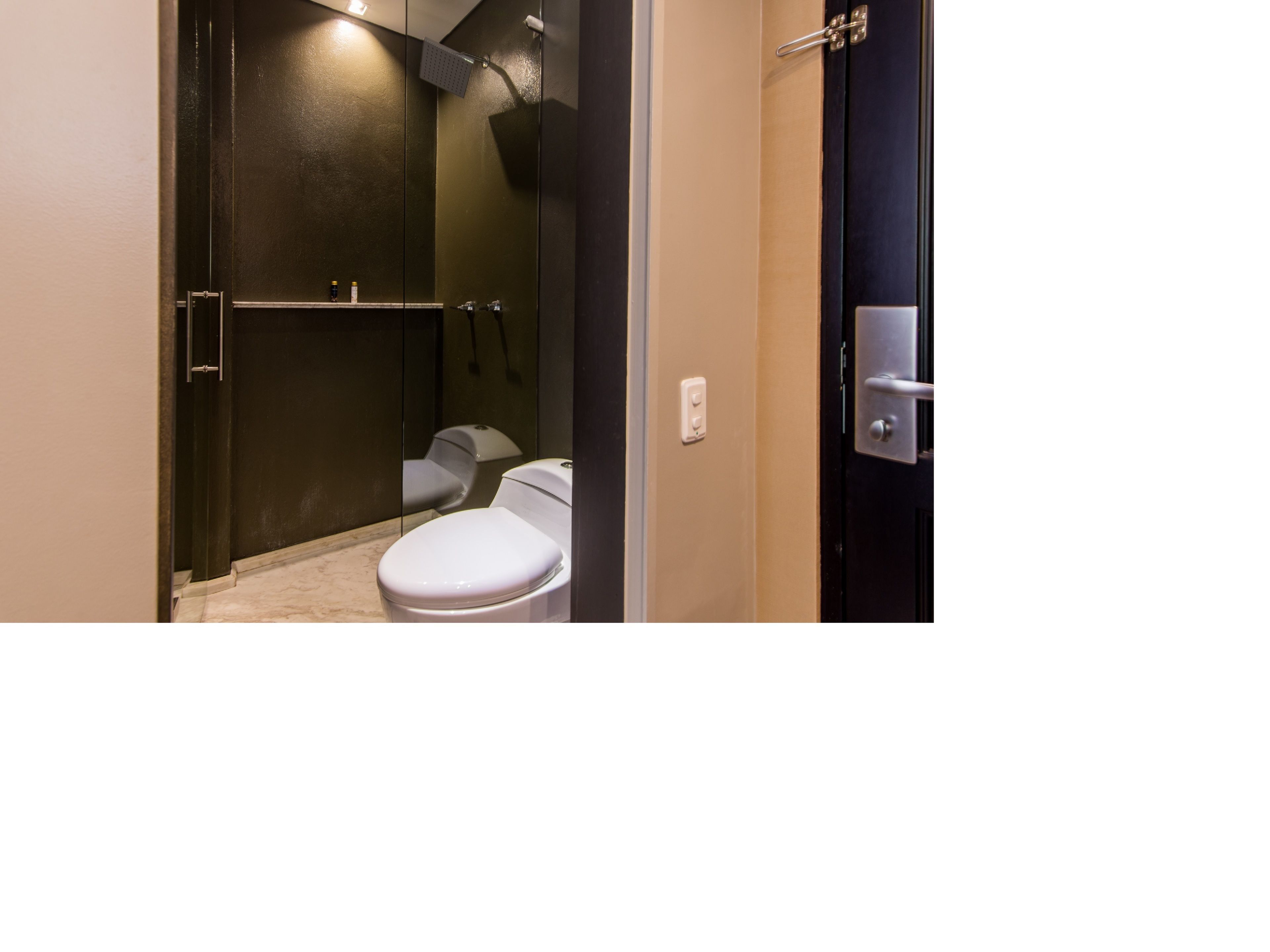 standard single room | bathroom | shower, hair dryer, towels