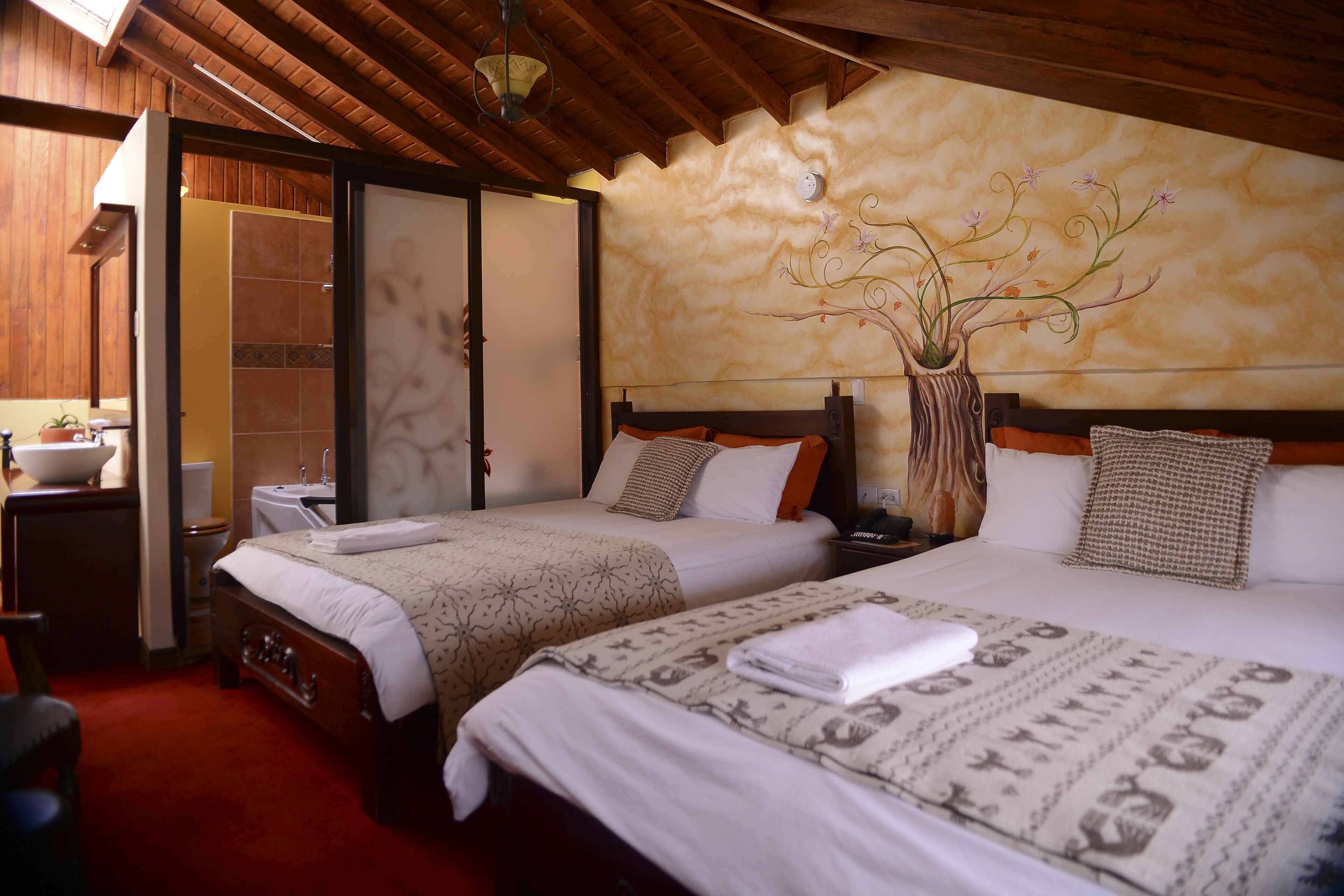 Caja de seguridad en la habitación y decoración personalizada 