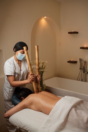 Sales de tractament per a parelles, sauna i banyera d'hidromassatge 