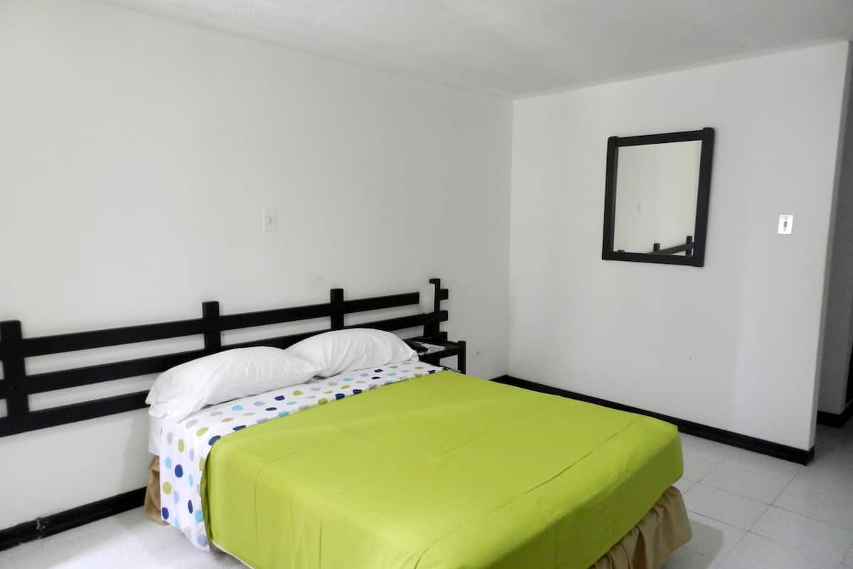 Single Room with Fan | Down comforters, free WiFi