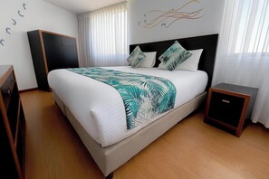 Sengetøy av topp kvalitet, senger med Select Comfort-madrass og minibar