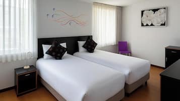 Twin kamer | Luxe beddengoed, Select Comfort-bedden, een minibar
