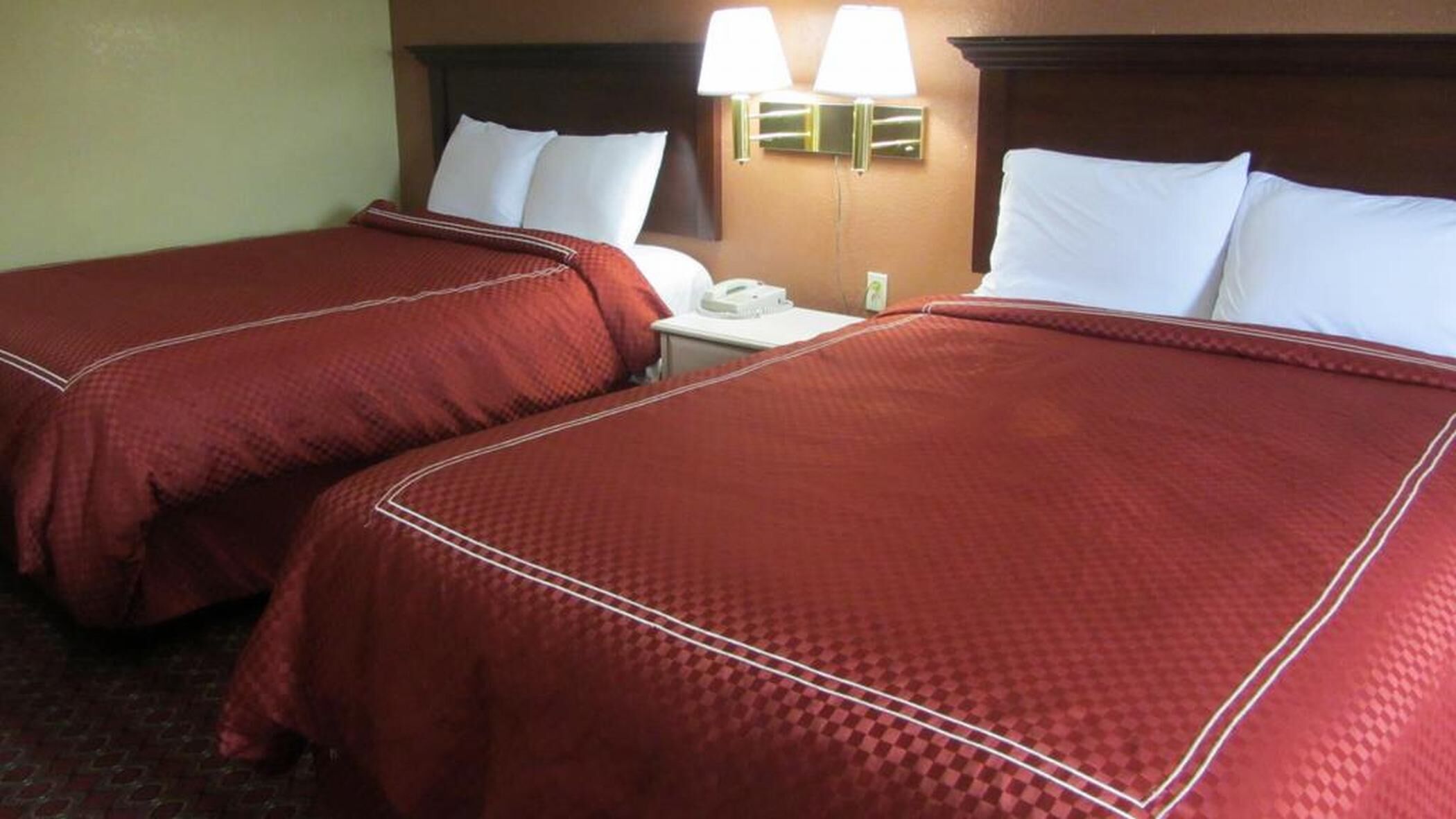 Desk, free cots/infant beds, free WiFi, bed sheets