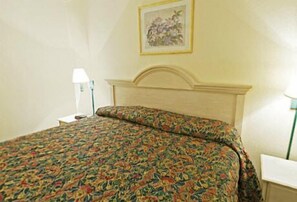 Bàn, nôi (giường cho trẻ sơ sinh) miễn phí