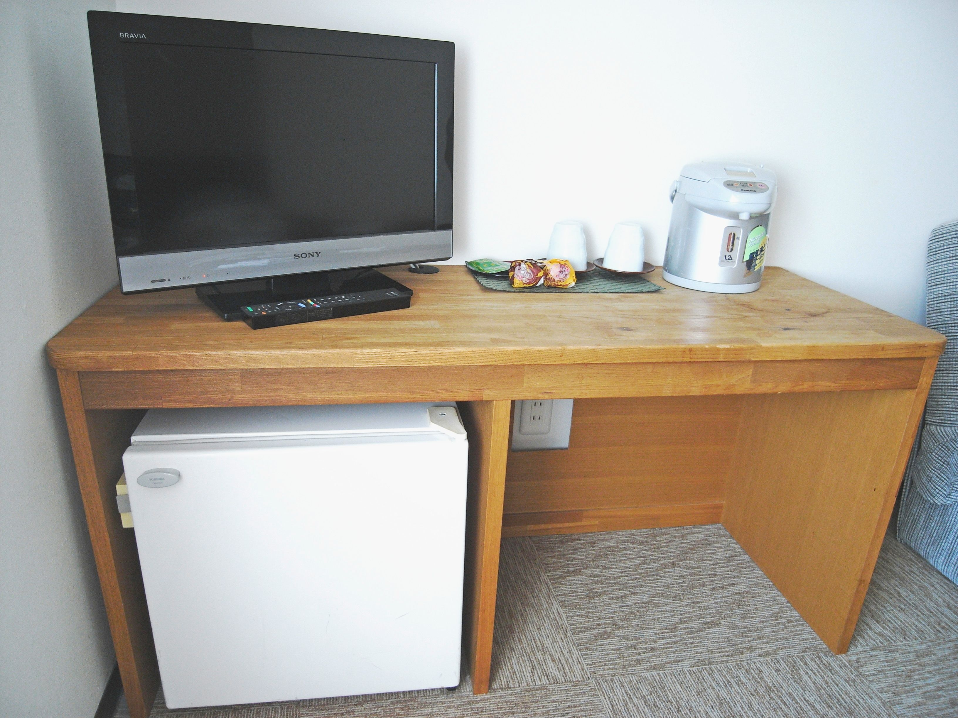 twin wood side smoking | room amenity