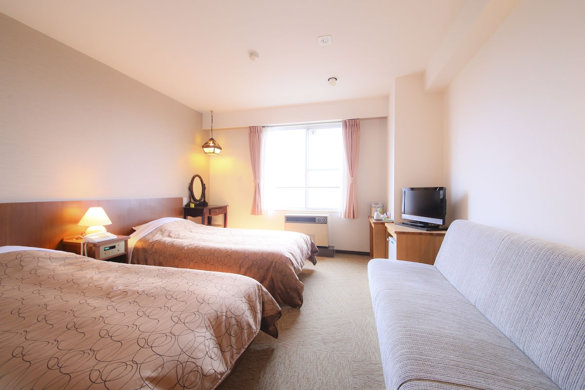 down duvets, free wifi, bed sheets