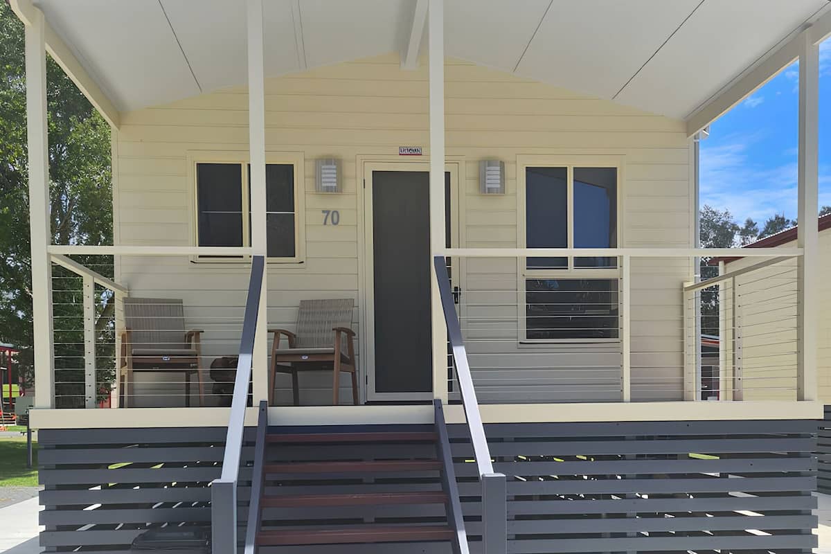 Standard 2 Bedroom Cabin | Terrass/Patio