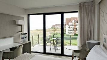 PrivilÚge latérale mer | SÀngtillbehör av högsta kvalitet och minibar