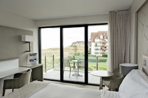 Privilège latérale mer | Premium bedding, minibar, in-room safe, individually furnished - Hôtel & Spa - Thalazur Cabourg (Cabourg)