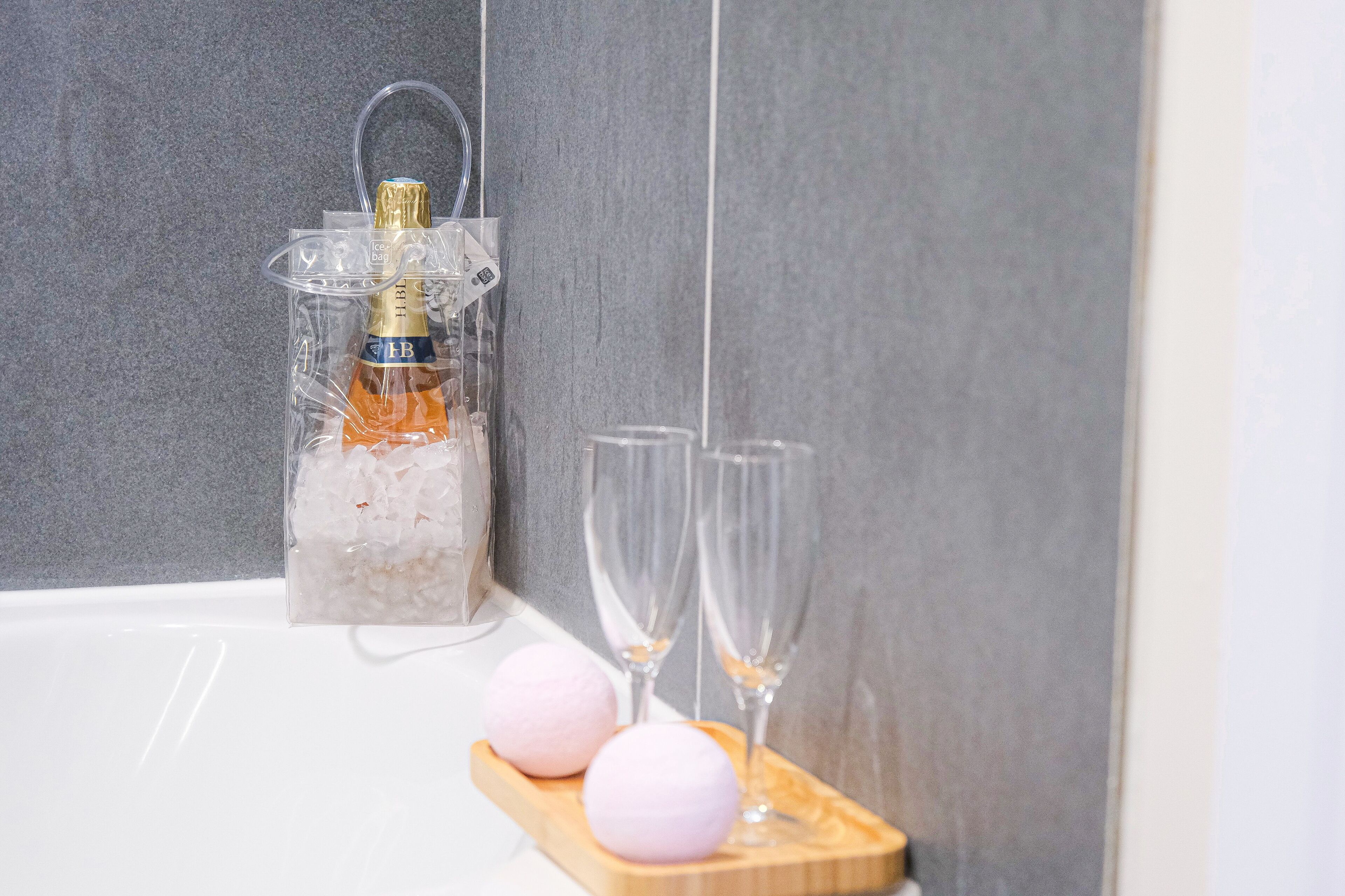 chambre double exclusive, balcon, vue mer | bathroom | shower, rainfall showerhead, free toiletries, hair dryer