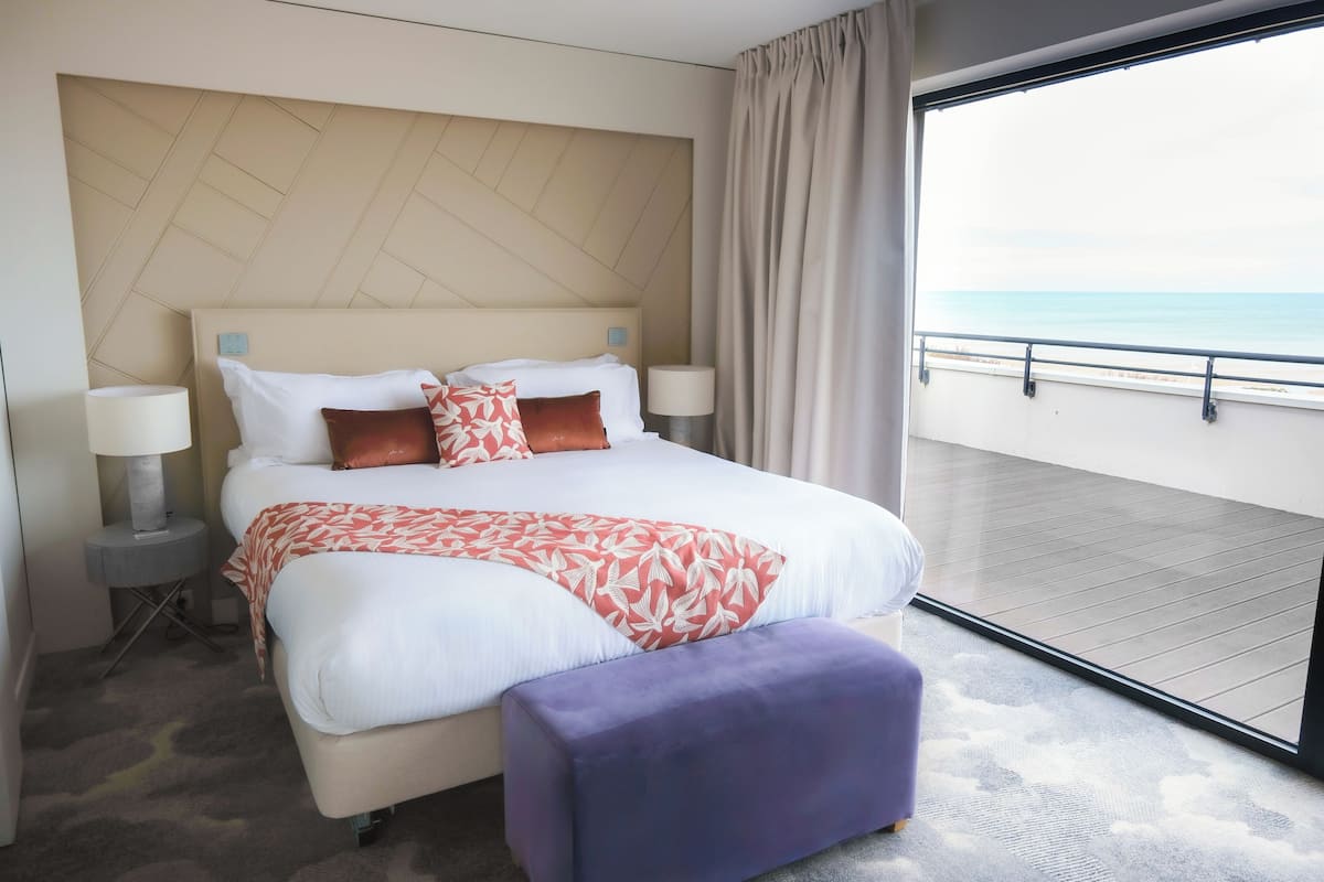 Suite Horizon Front de Mer | Premium bedding, minibar, in-room safe, individually furnished