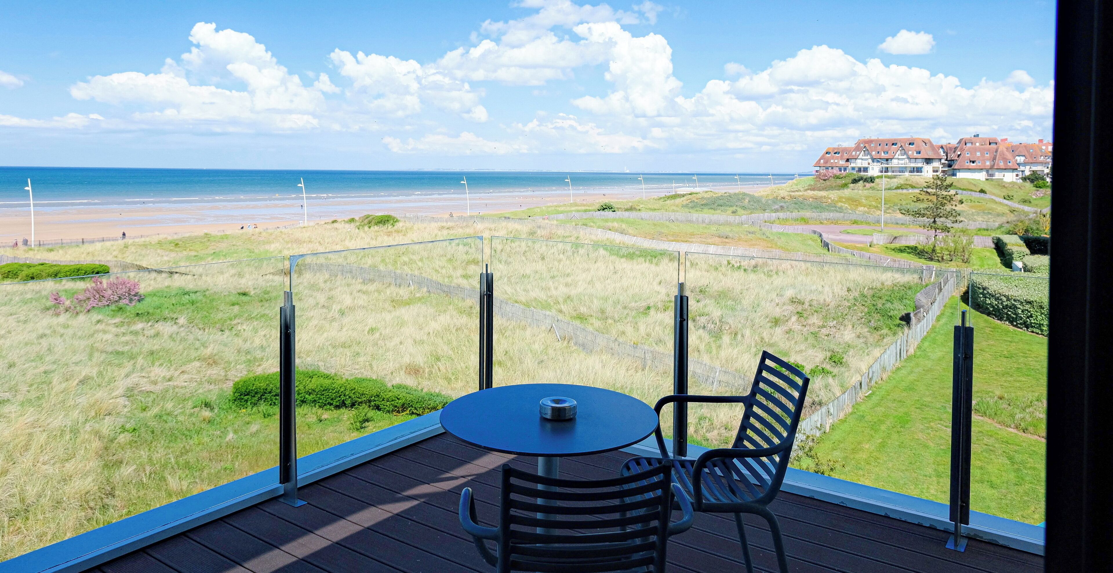 Ropa de cama de alta calidad, minibar, caja fuerte