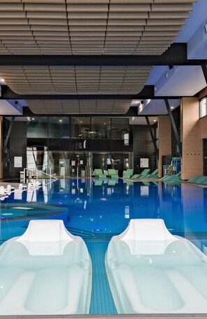 Piscine extérieure en saison