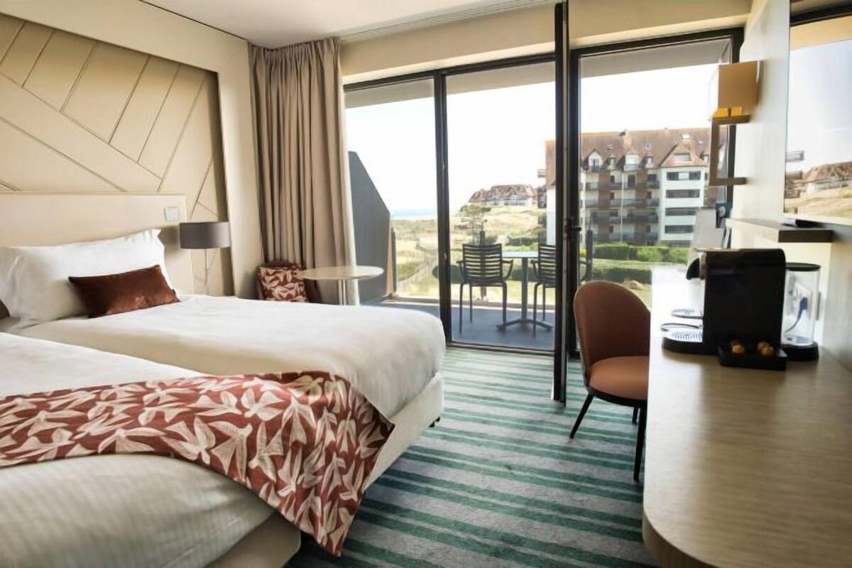 Premium bedding, minibar, in-room safe, desk