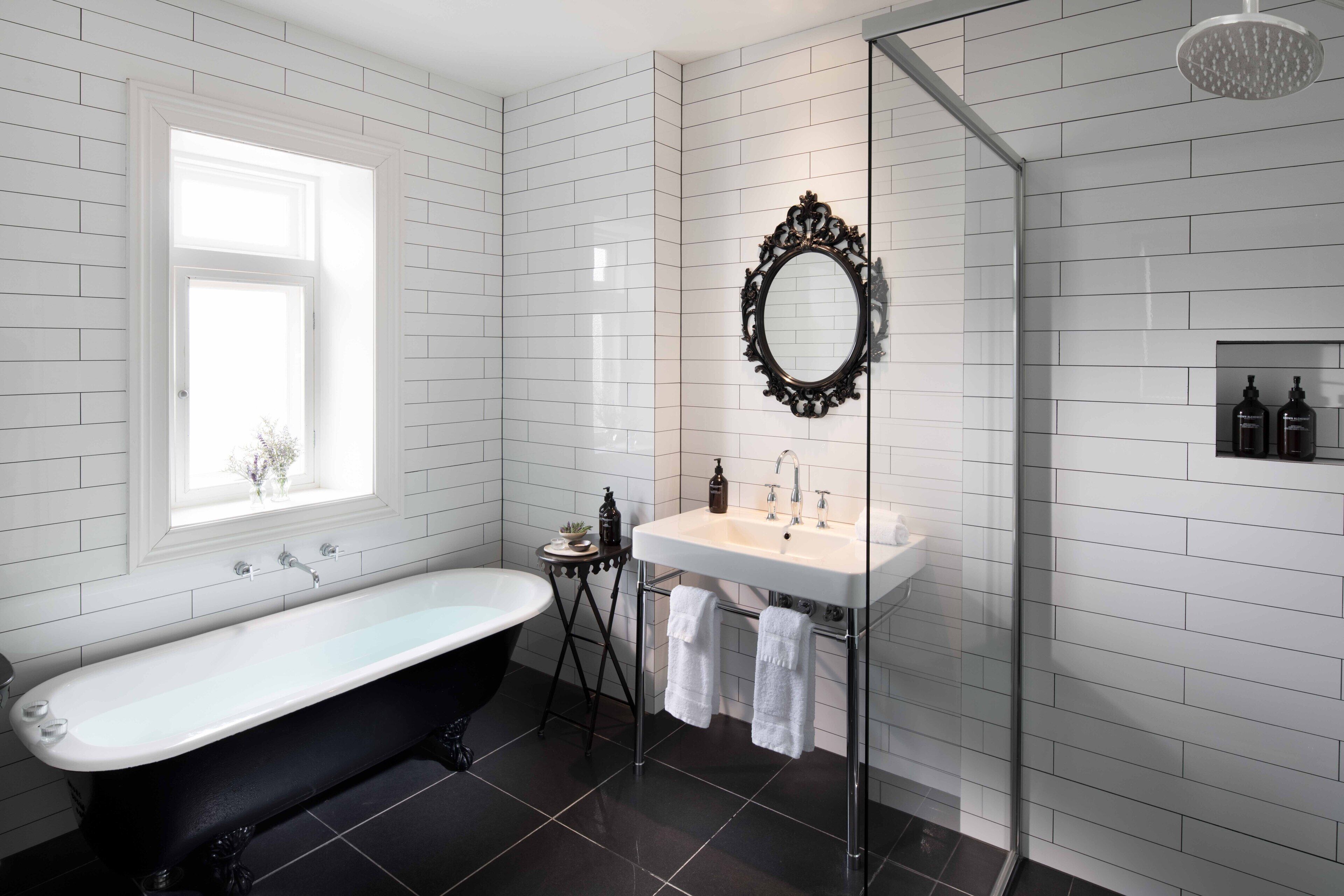 Gratis toiletartikelen, een haardroger, badjassen, pantoffels
