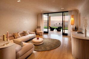 Artículos del minibar gratis y caja de seguridad en la habitación 