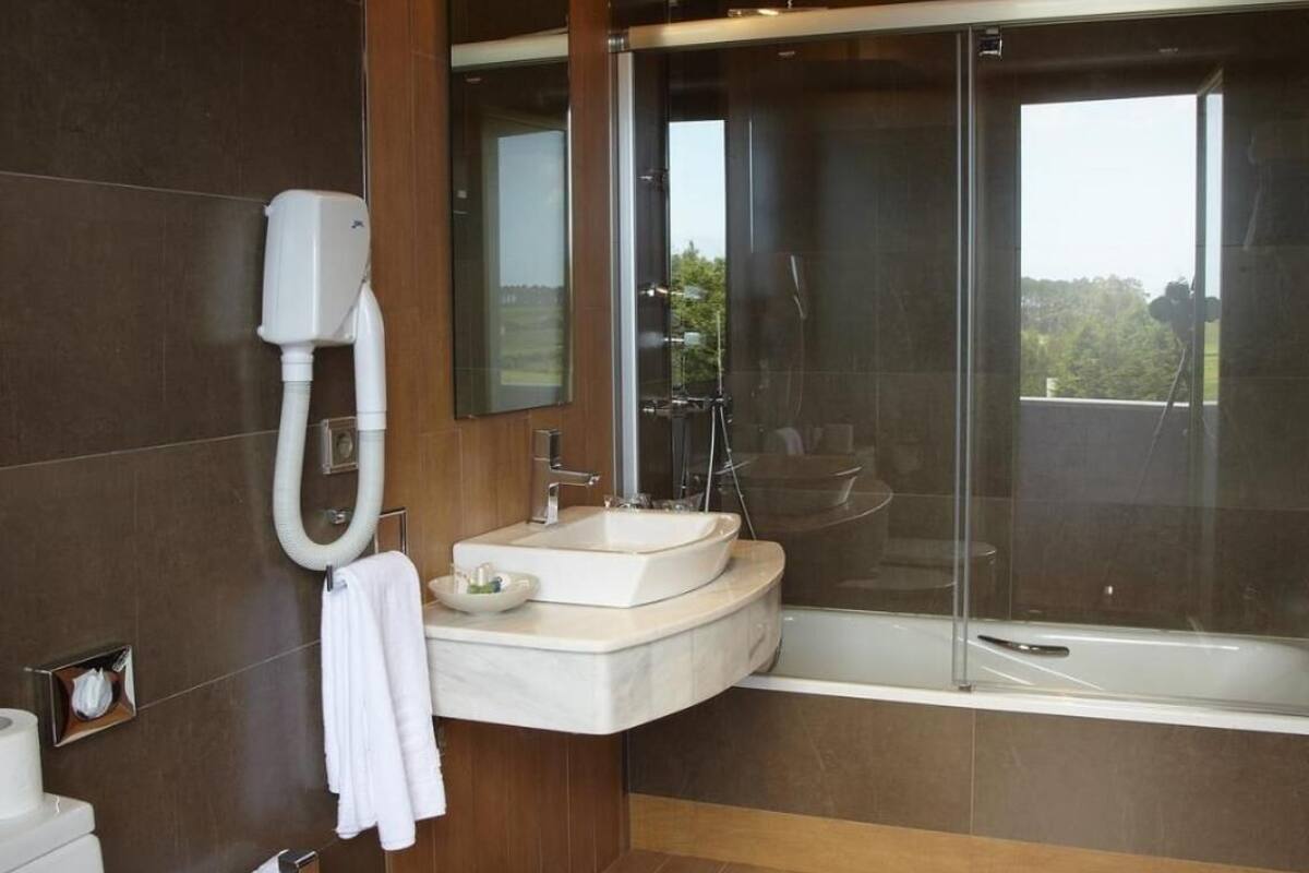 bathtub, free toiletries, hair dryer, bidet