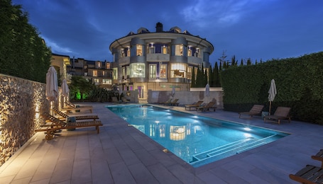 Front of property - evening/night