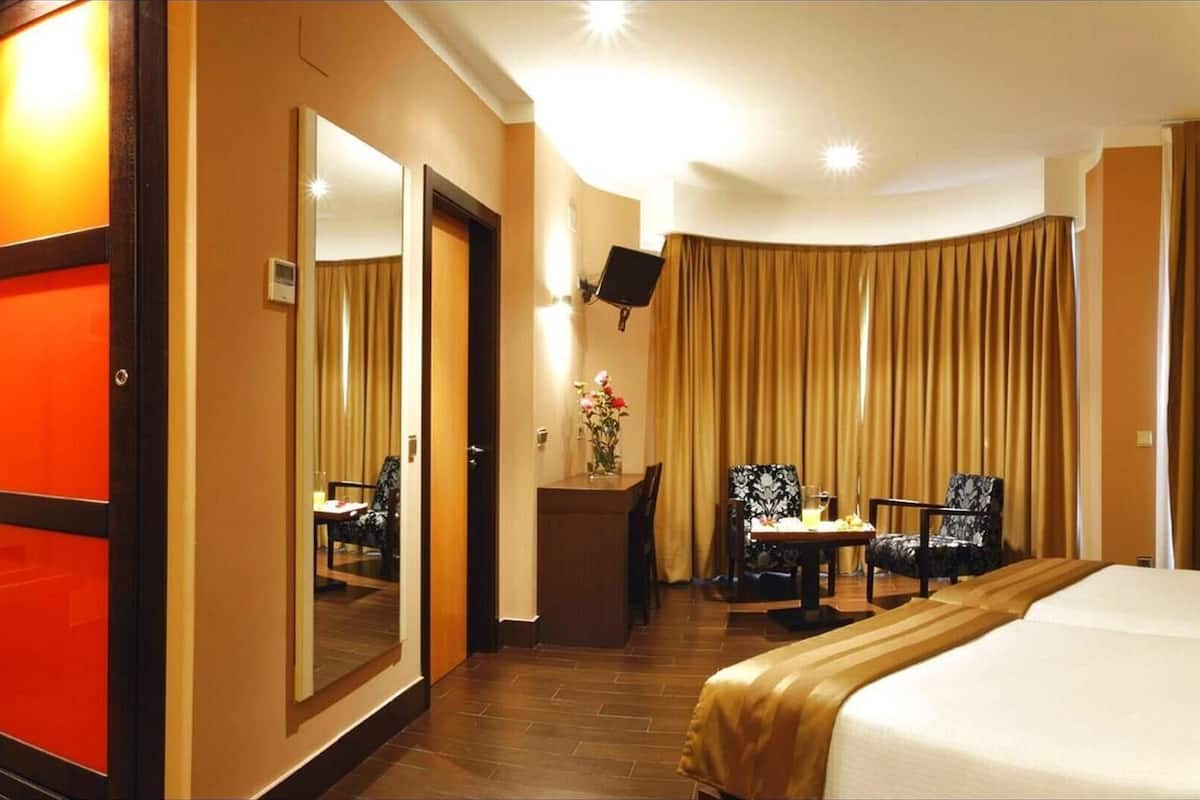 minibar, in-room safe, desk, blackout curtains