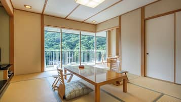 Habitación, para no fumadores (Main Building, Japanese Style) | Caja de seguridad en la habitación y escritorio