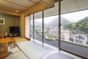 Zimmersafe, Schreibtisch, laptopgeeigneter Arbeitsplatz