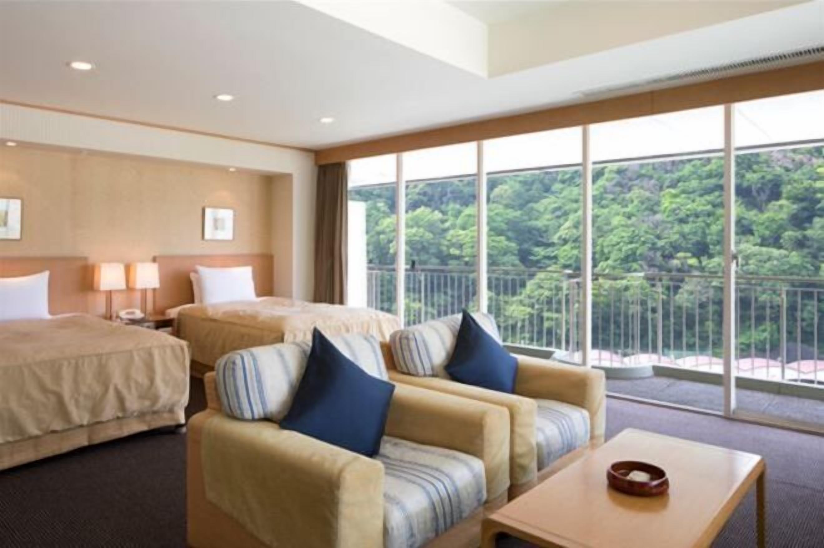 Cofres nos quartos, escrivaninha, espaço de trabalho para notebook