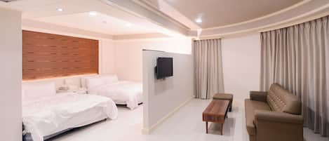 Habitació quàdruple estàndard, 2 llits dobles | 1 dormitori, decoració individual i escriptori