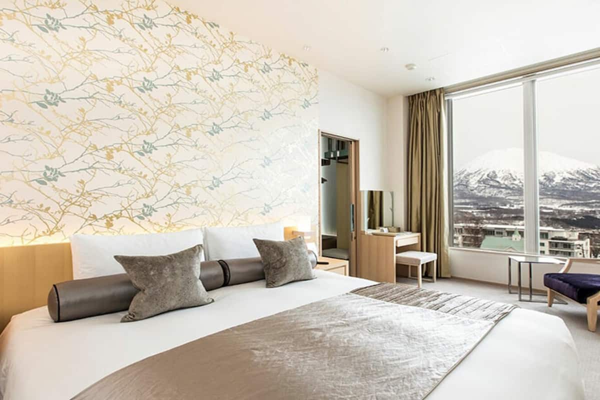panoramic penthouse, 4 bedrooms | 1 bedroom, premium bedding, down duvets, in-room safe
