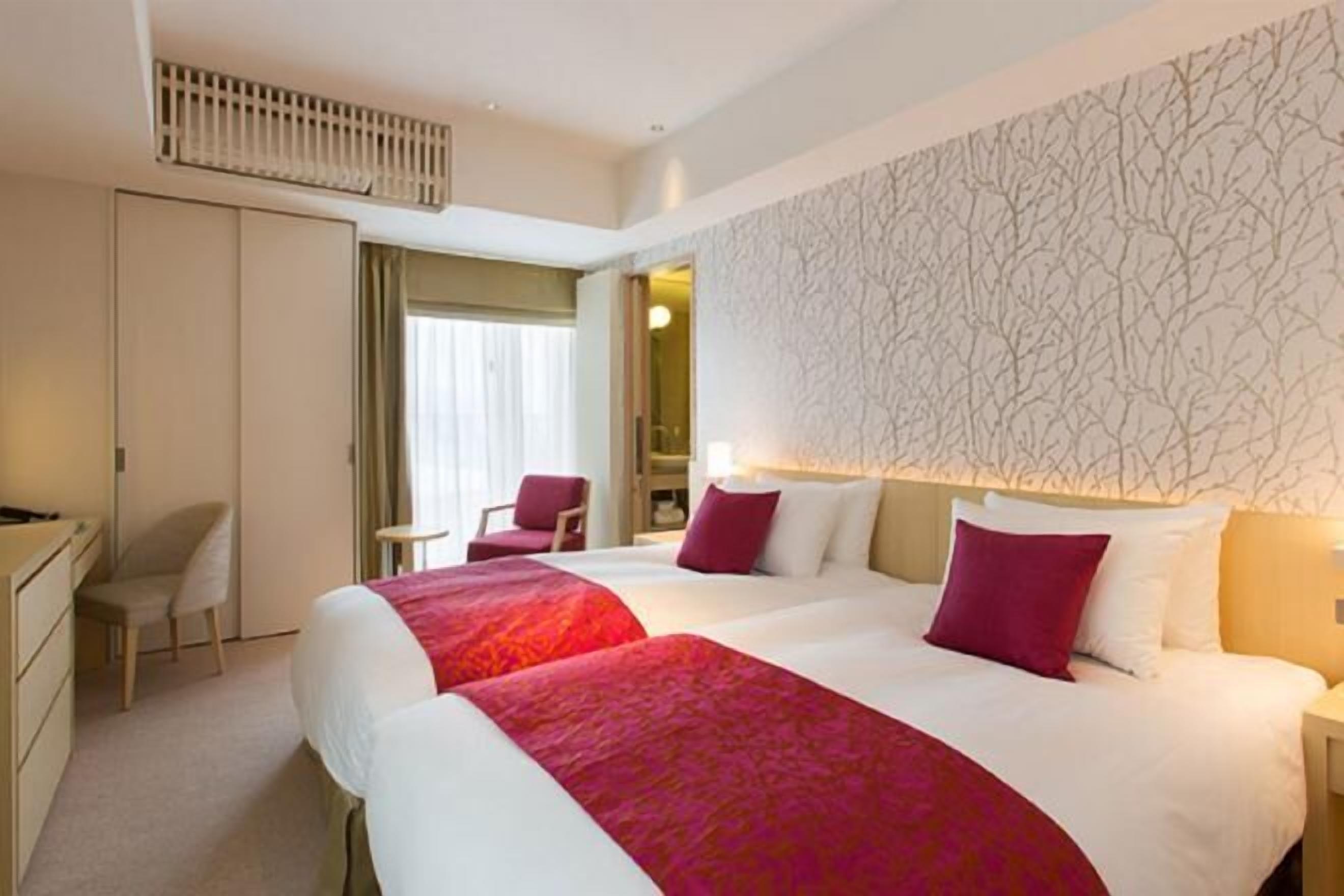 Premium bedding, down duvets, in-room safe, desk