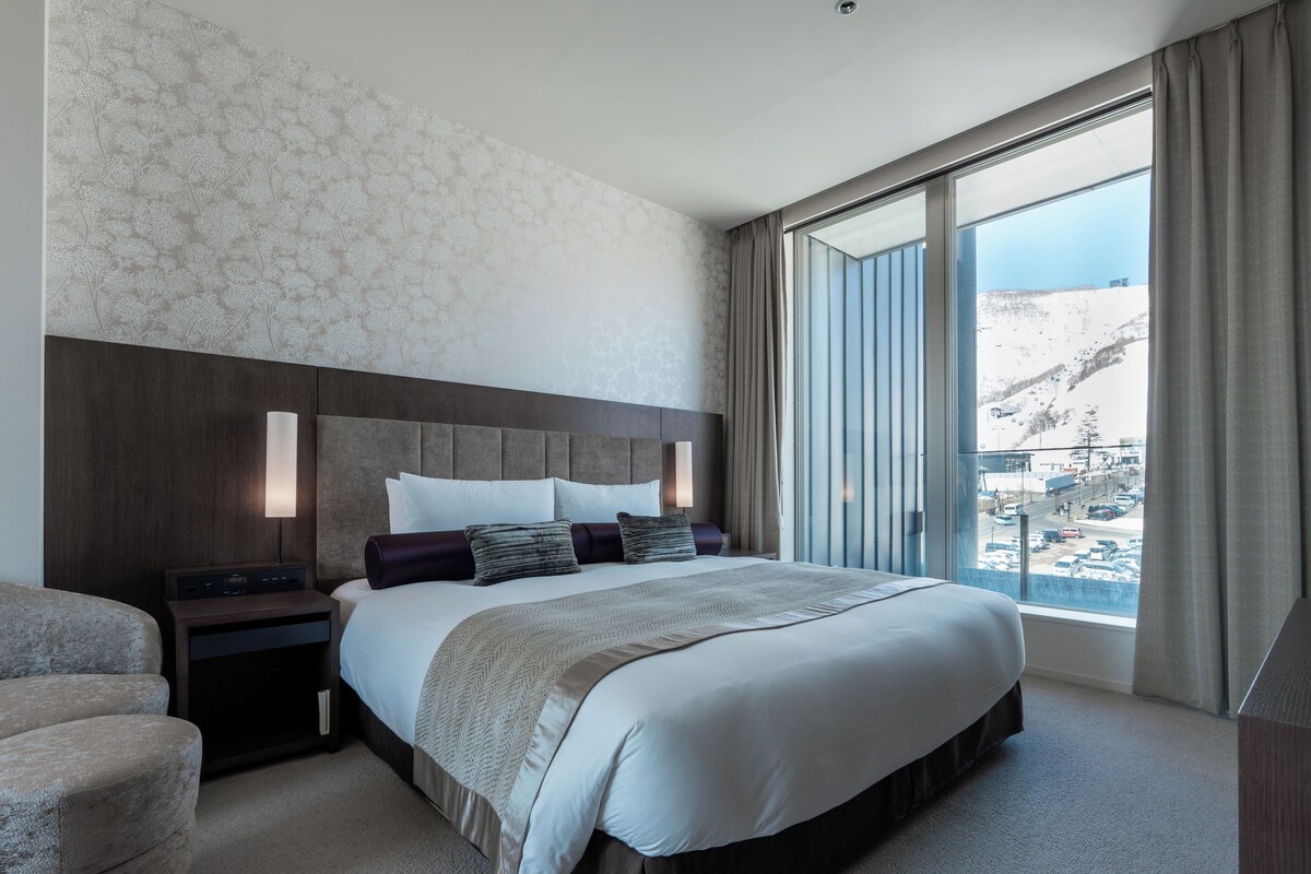 Penthouse, Yotei and Mountain View | Premium bedding, down comforters, in-room safe, blackout drapes