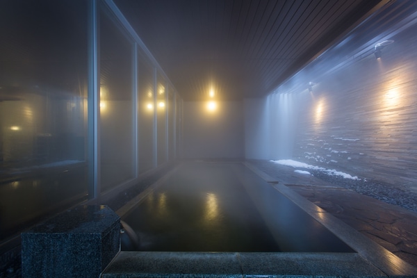 Body treatments, aromatherapy, reflexology, 1 treatment room, massages