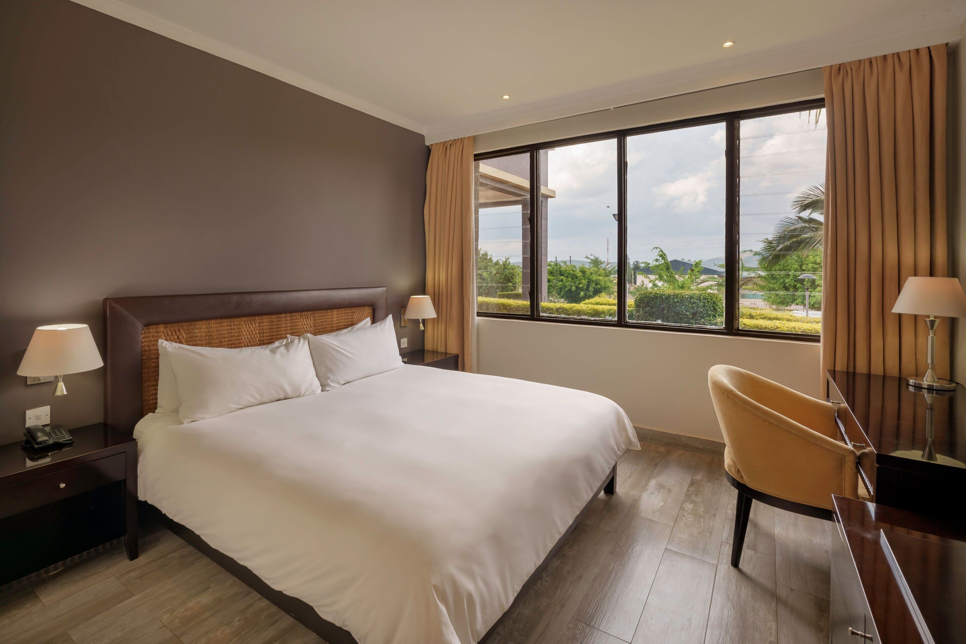 room, 1 king bed, mountain view | premium bedding, pillow-top beds, minibar, in-room safe