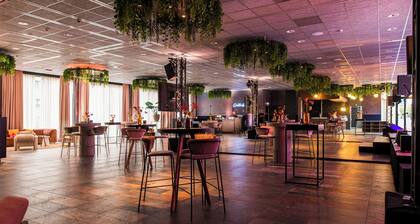 Haven Hotel Rotterdam, Curio Collection by Hilton