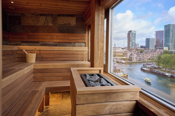 Sauna, steam room, 2 treatment rooms