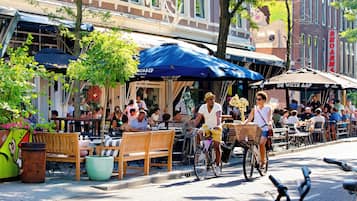 2 restaurants, breakfast, lunch, dinner served; international cuisine