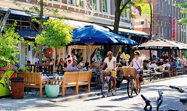 3 restaurants, spécialités Cuisine internationale