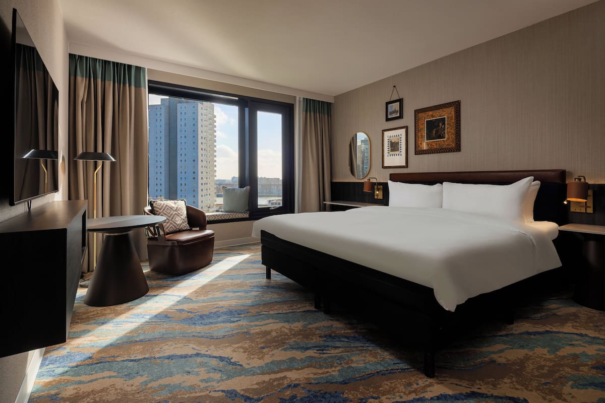 Premium bedding, down comforters, minibar, in-room safe
